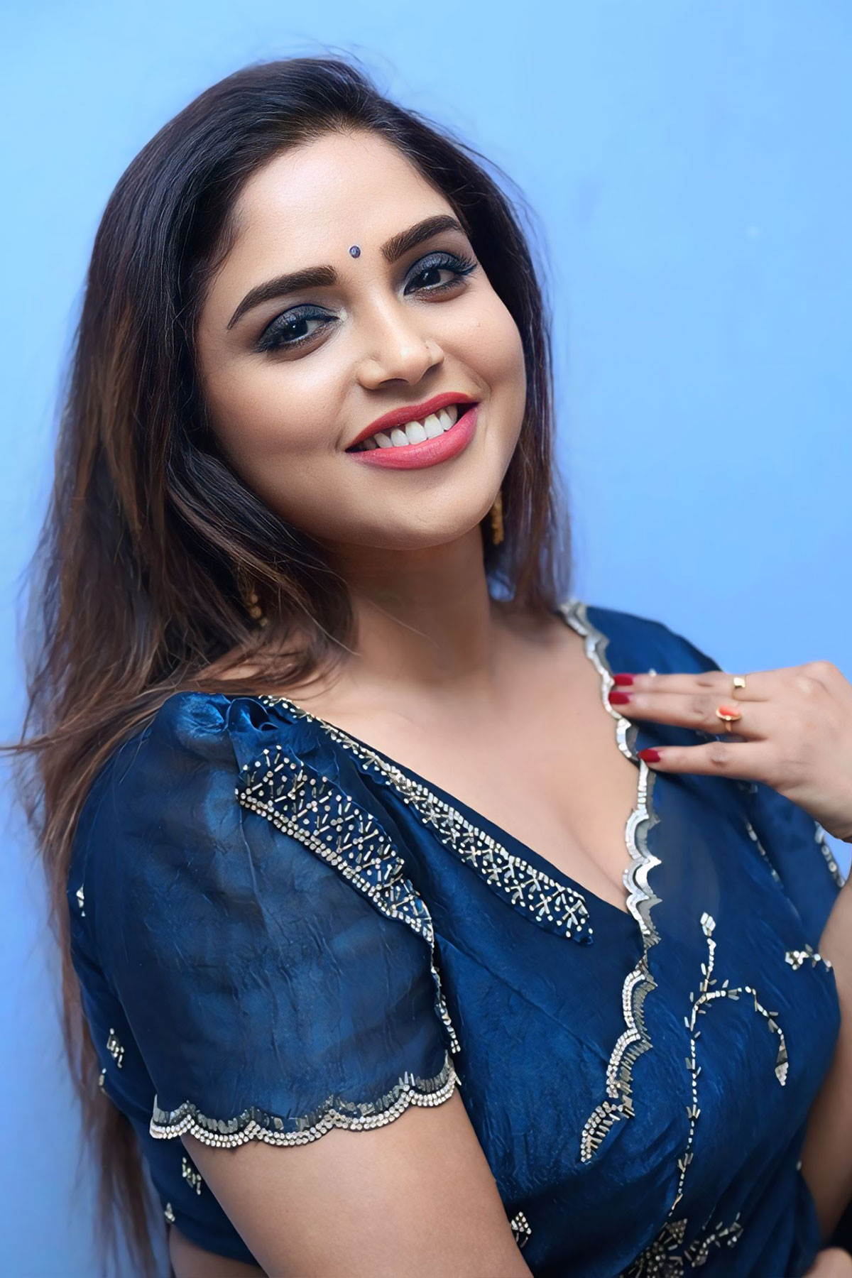 Karunya Chowdary’s Ethereal Vision in Scalloped Border Saree