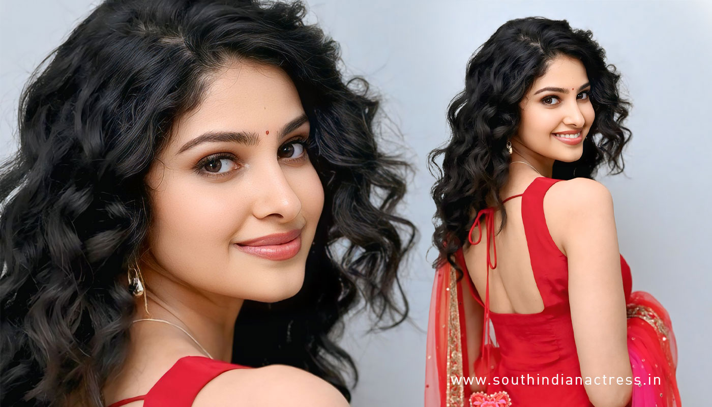 Manasa Varanasi Sleeveless Square-Neck Kurta Fashion Statement