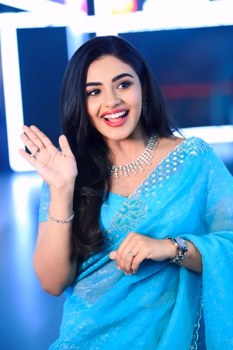 Viral Stills: Nayan Sarika Royal Ethnic Ensemble for Vishnu Vinyasam