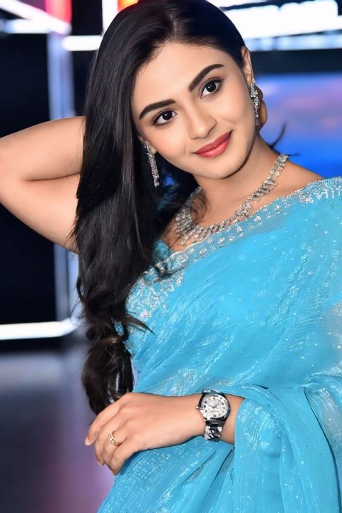 Beautiful Nayan Sarika Images from Vishnu Vinyasam Press Meet