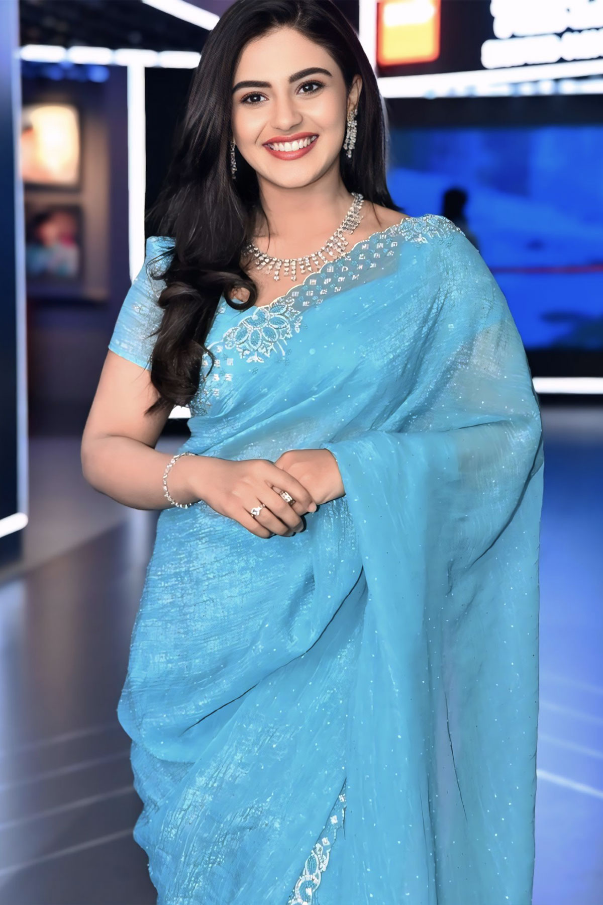 Nayan Sarika’s Breathtaking Floral Threadwork Blouse Design