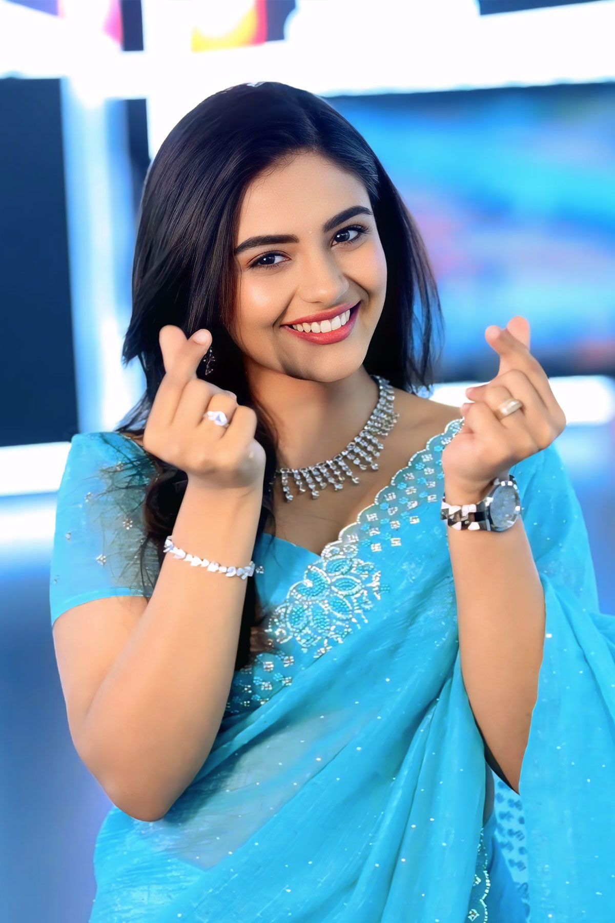 Nayan Sarika’s Neon-Lit Glamour in a Breathtaking Sky Blue Saree