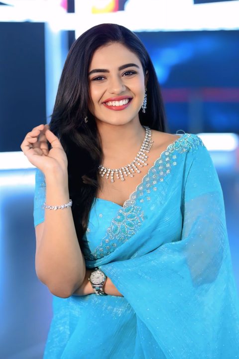 Nayan Sarika Diamond-Look Choker & Aqua Saree Fashion