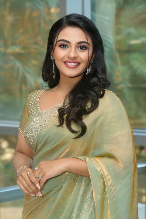 Get the Look: Nayan Sarika Scalloped Border Saree Details