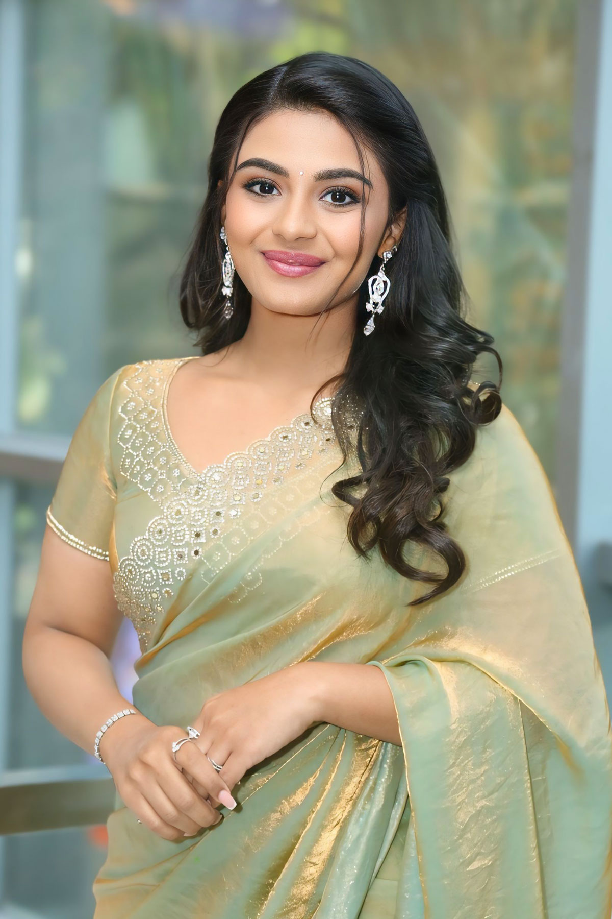 Nayan Sarika Sets Traditional Fashion Goals for Vishnu Vinyasam