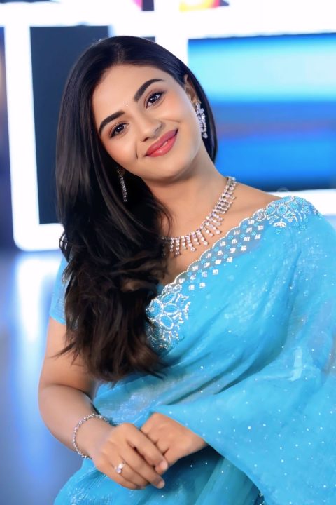 Nayan Sarika Stills: Classic Nivi Drape Saree at Movie Teaser Launch