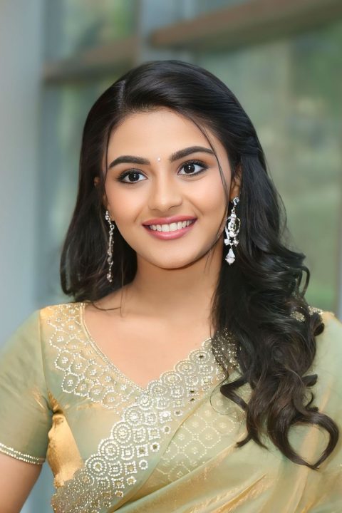 Must-See: Nayan Sarika in a Liquid-Gold and Green Saree