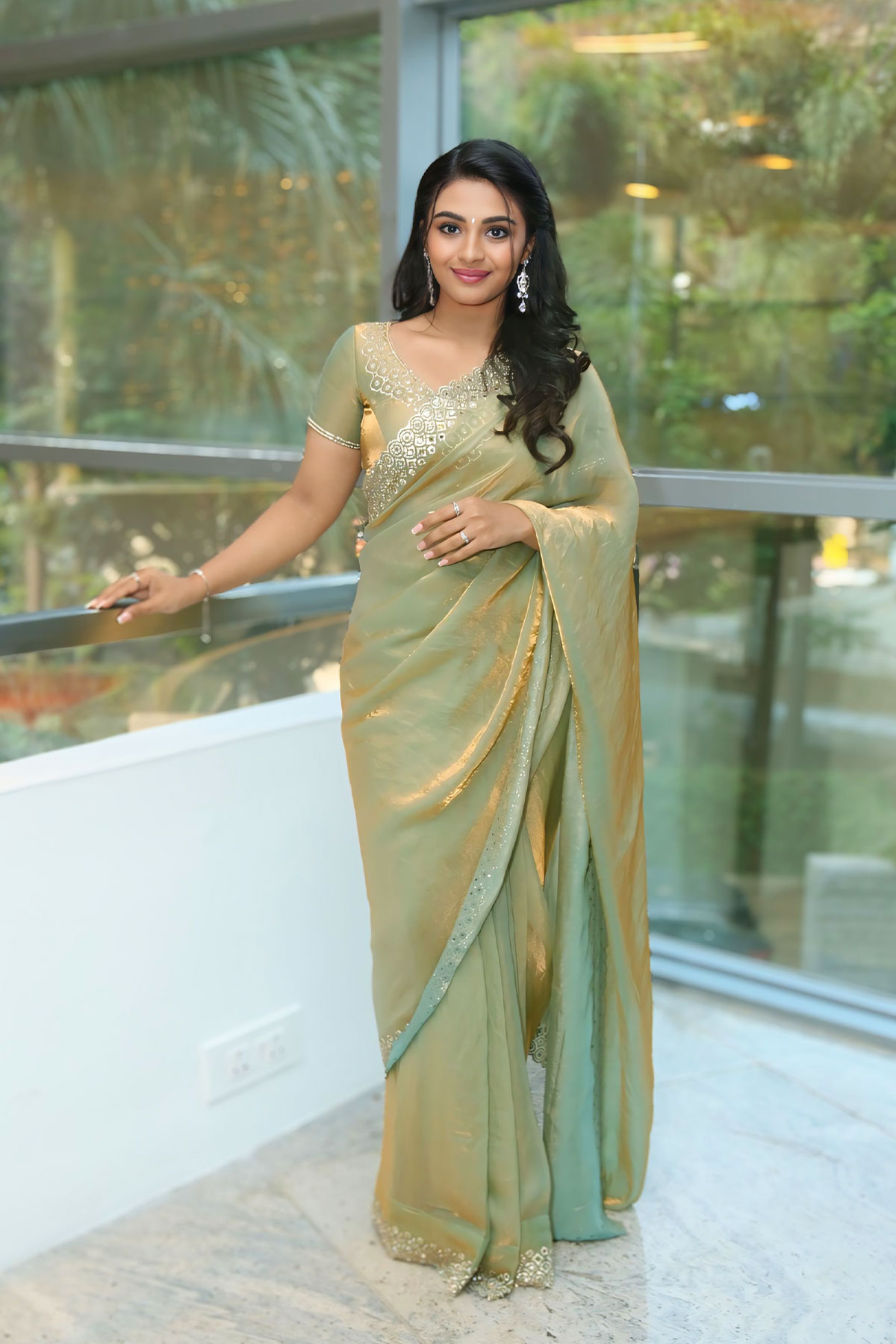 Nayan Sarika’s Fashion Versatility: From Denim to Glamorous Saree