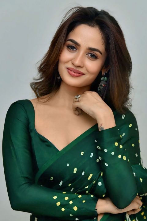 Teju Ashwini Showcases Authentic Bandhani Craftsmanship in Green