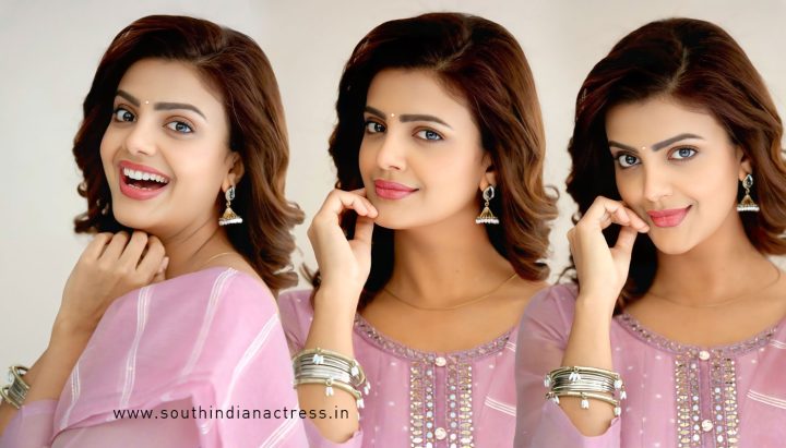 Meera Raj Accessorizes Pink Kurta with Silver Bangles