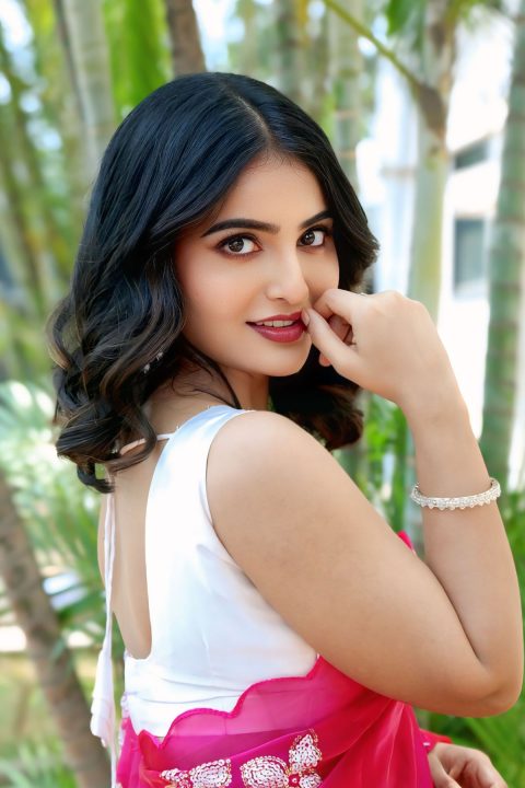 Ananya Nagalla in saree stills: Lechindi Mahila Lokam Trailer Launch