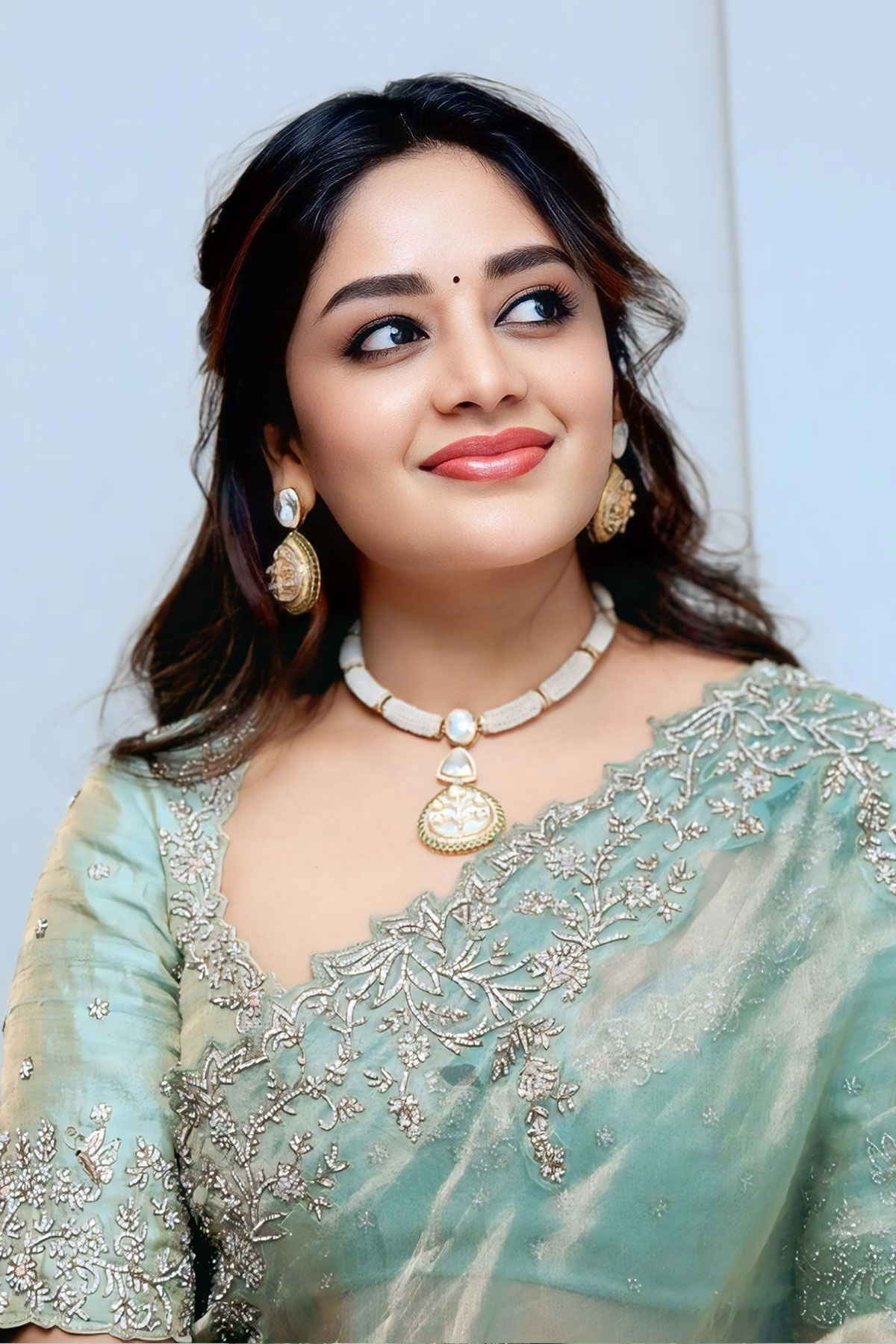 Deepshikha Chandran Dazzles in Silver Zari Floral Organza Saree