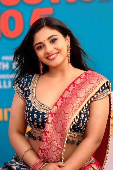 Nayan Sarika Radiates Elegance in Hot Pink & Navy Blue Ethnic Wear