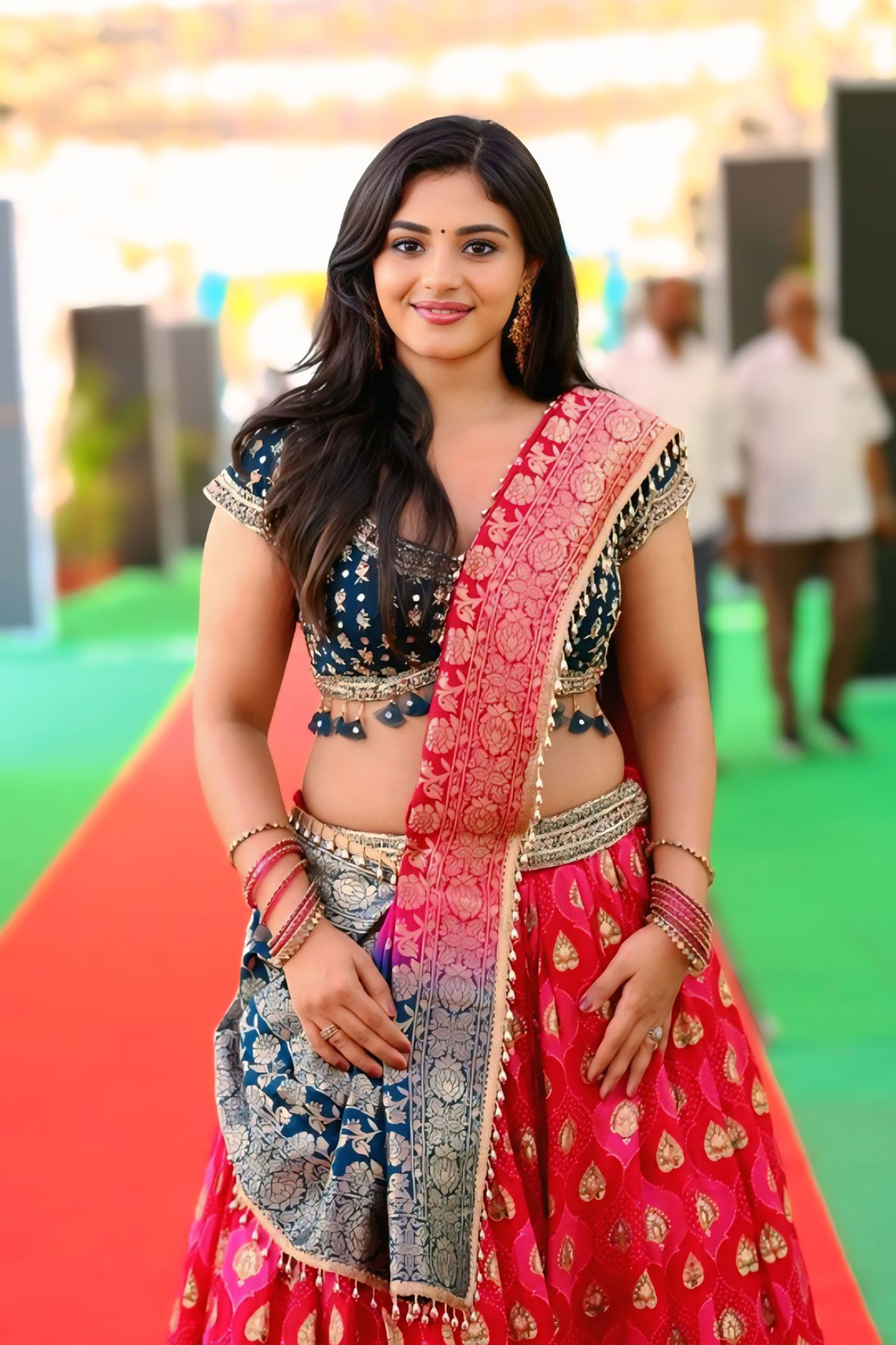 Nayan Sarika Sets Ethnic Goals in Pink Banarasi Brocade Skirt