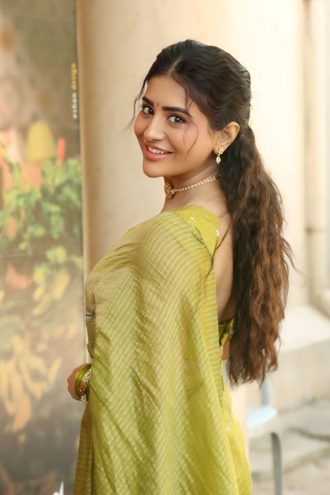Rashi Singh Steals the Show in Hand-Painted Floral Saree Look