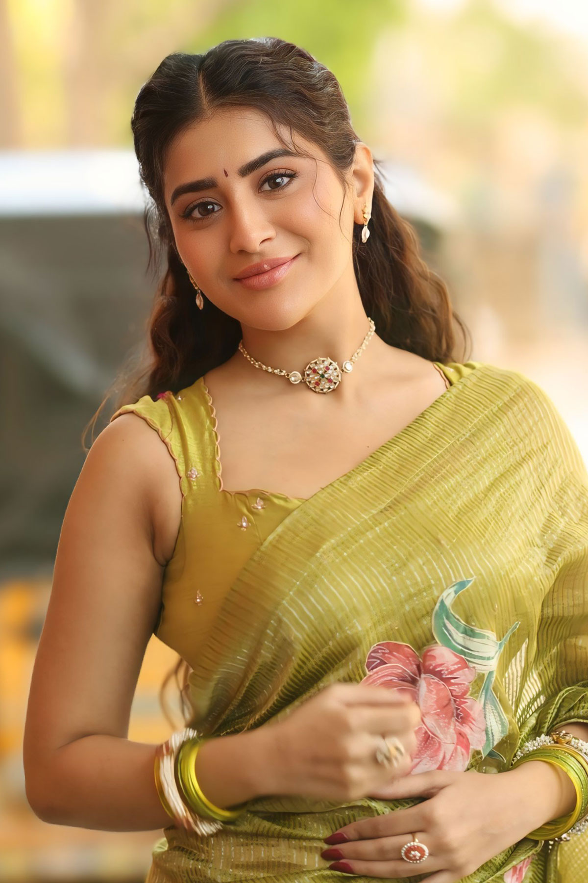Transfer Trimurthulu Teaser Launch: Rashi Singh Saree Photos