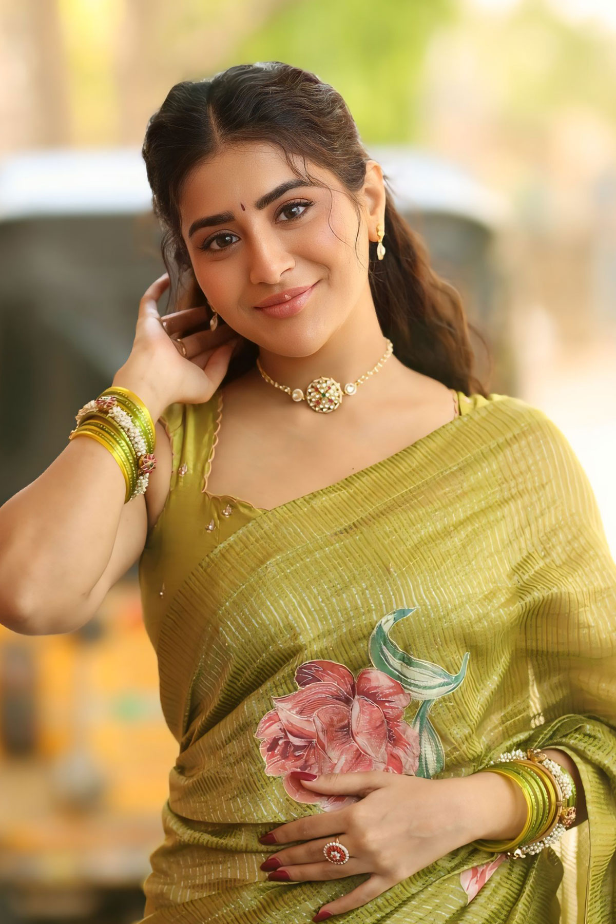 Beautiful Rashi Singh Images in Lime Green Floral Saree