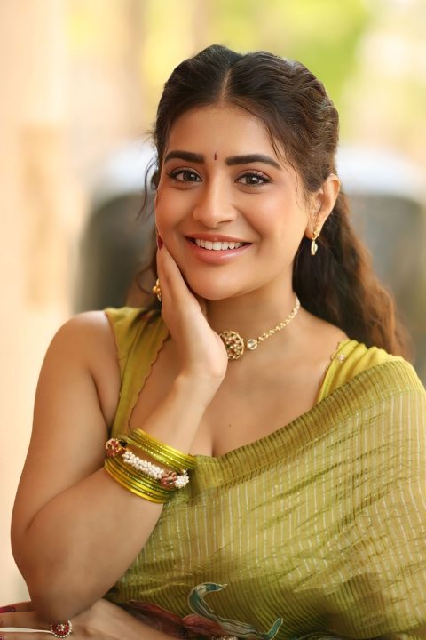 Get the Look: Rashi Singh in Lime Green Floral Saree Fashion