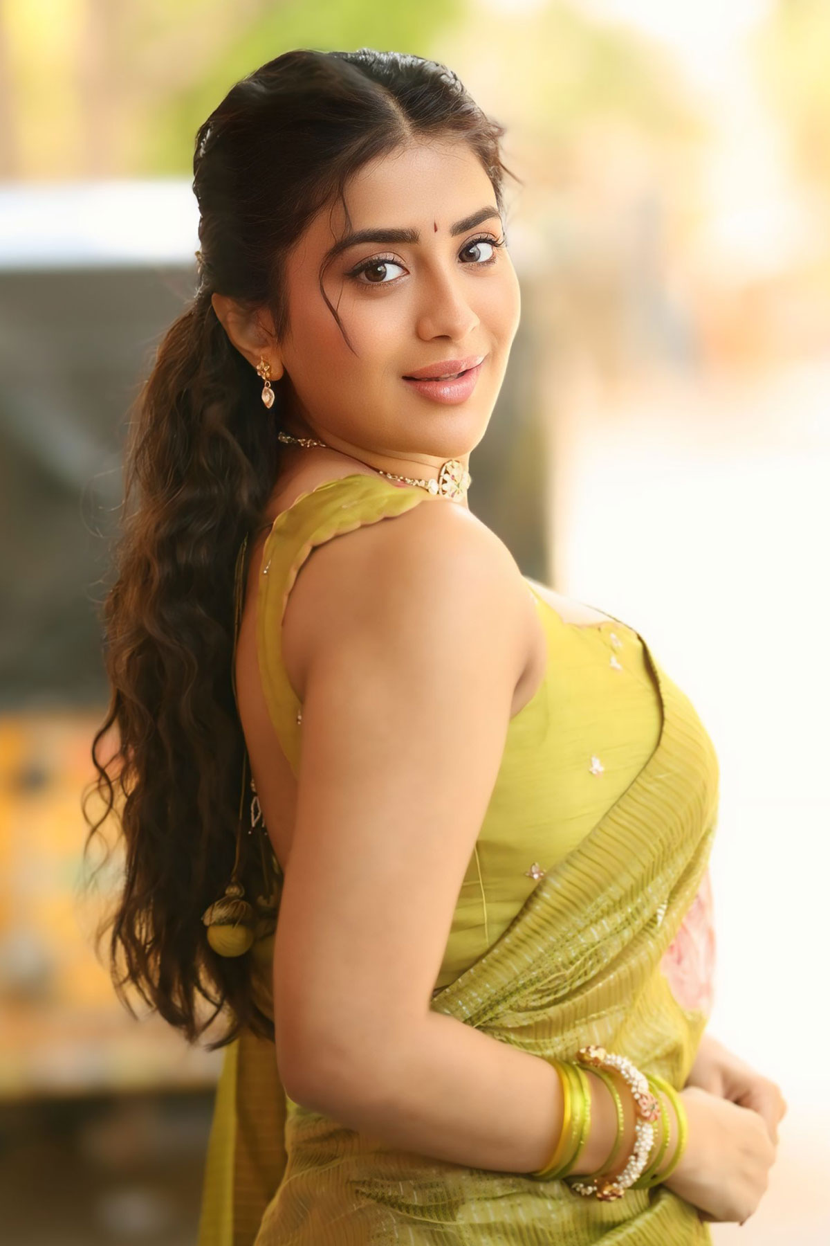Tollywood Actress Rashi Singh at Transfer Trimurthulu Promo Event