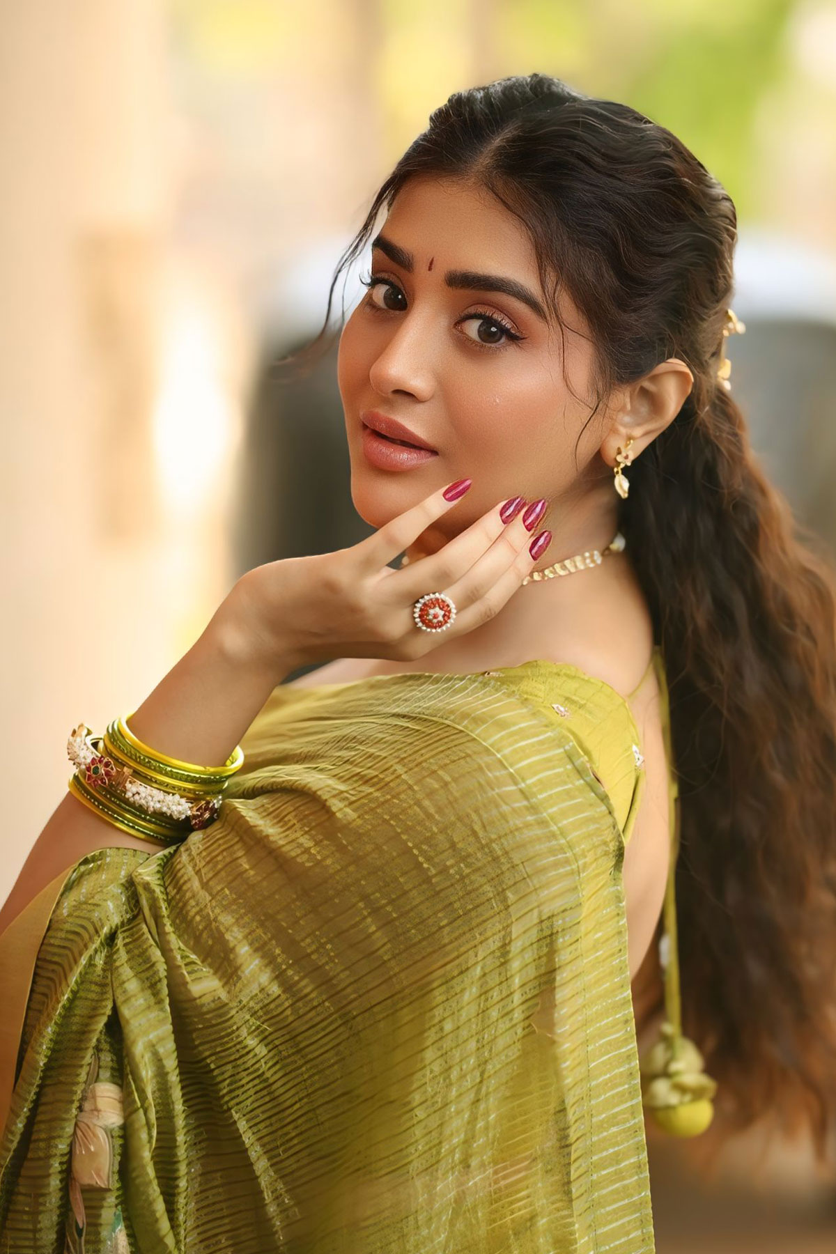 Must-See: Rashi Singh in Festive Look at Film Teaser Launch