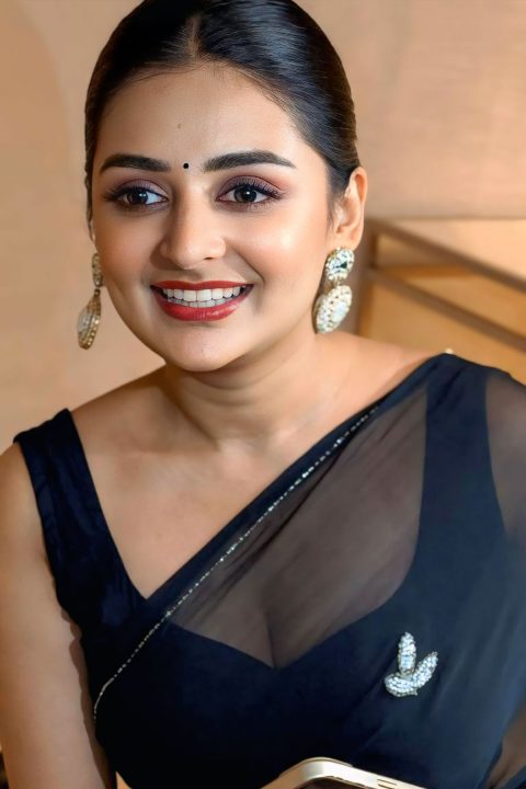 Beautiful Esther Anil Images in Black Sheer Organza Saree
