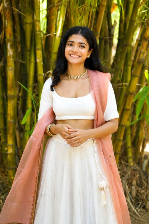 HD Gallery: Ahilya Bamroo's Stunning Sing Geetham Event Stills