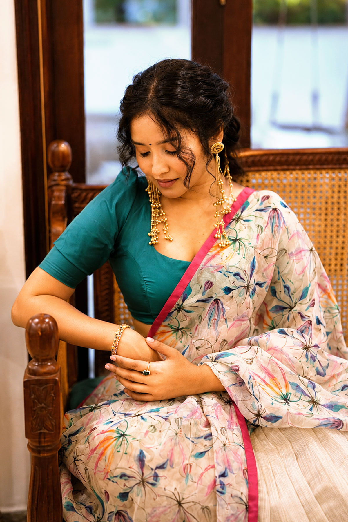 Viral Photos: Anikha Surendran in Breathtaking Ethnic Look