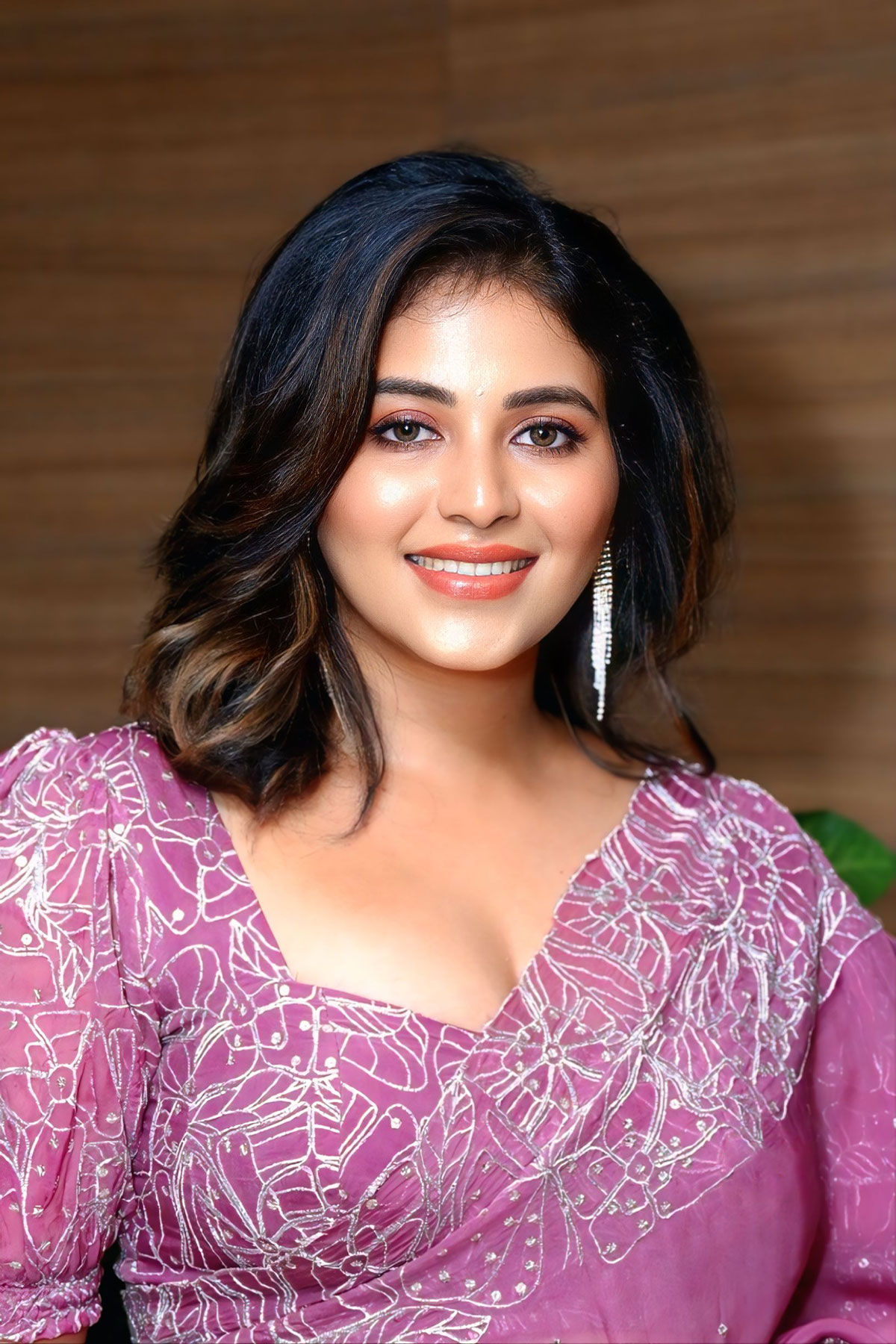 Anjali sizzling Stills in Dusty Mauve Saree | Makutam 2nd Song Launch