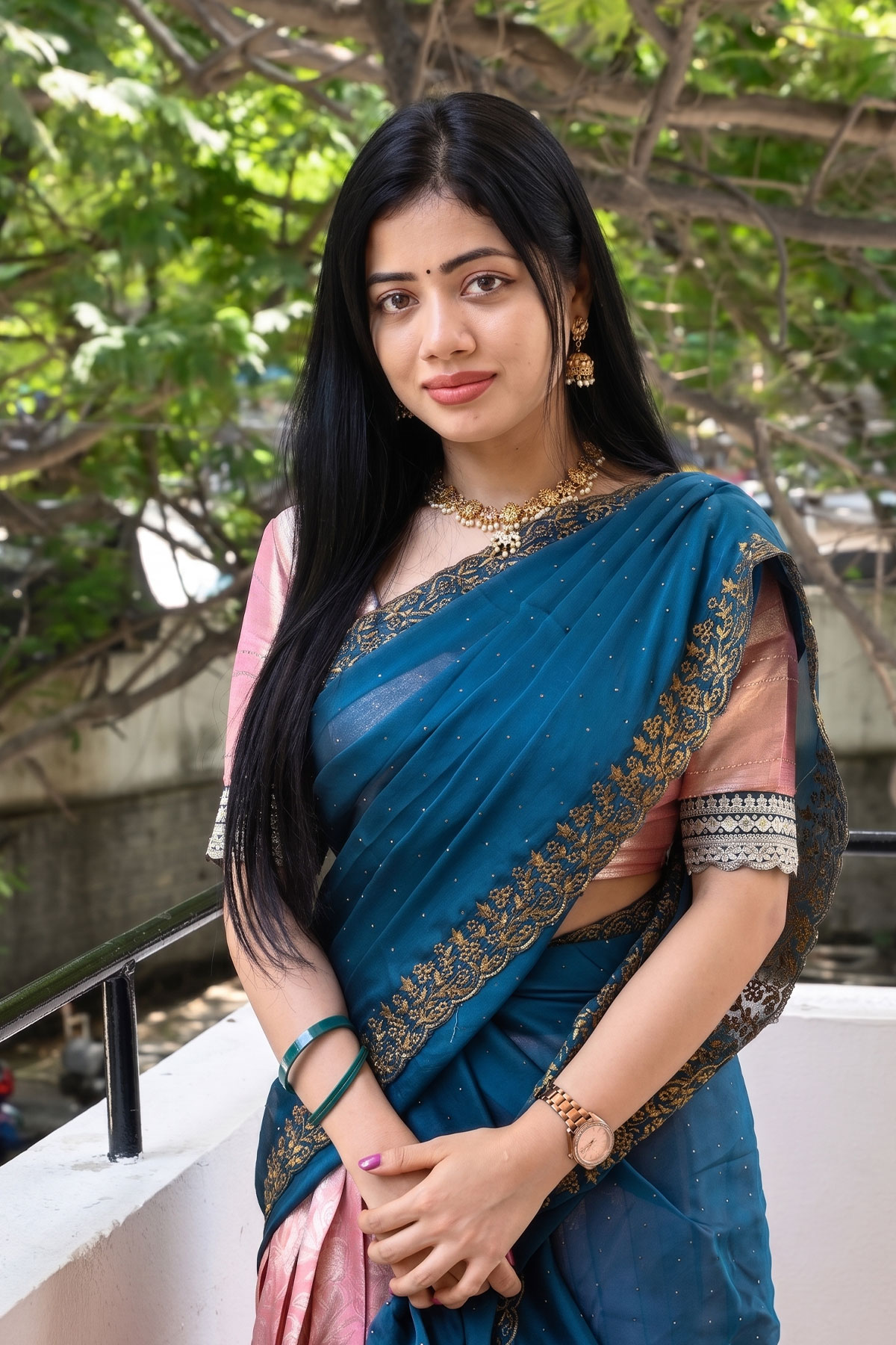 Fashion Spotlight: Bhairavi Ardhya in Peach and Teal Combination