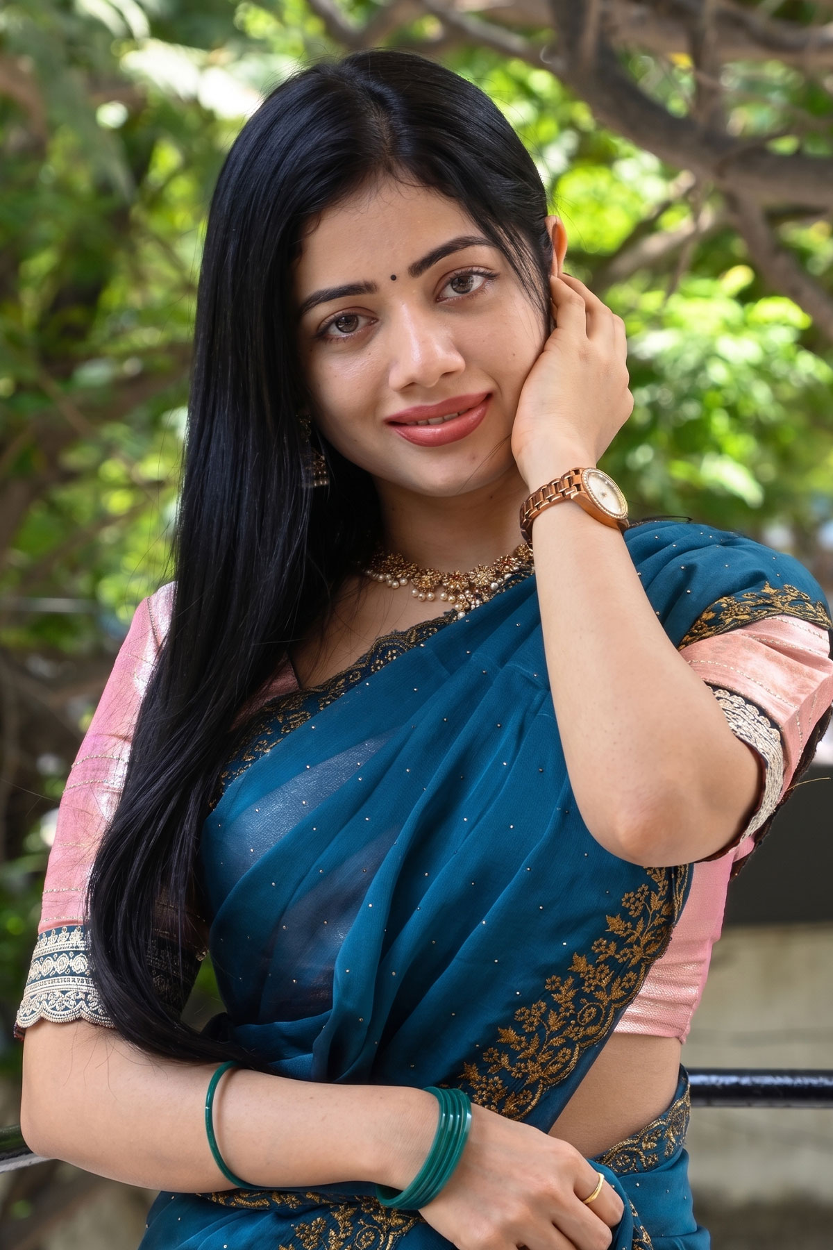 Bhairavi Ardhya Radiates Elegance in Gold Floral Border Dupatta