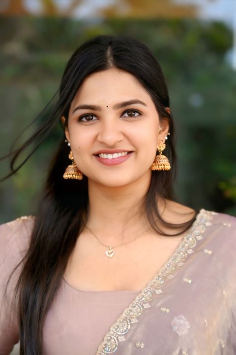 Divija Prabhakar Dazzles in Dusty Lavender Anarkali Kurta Set