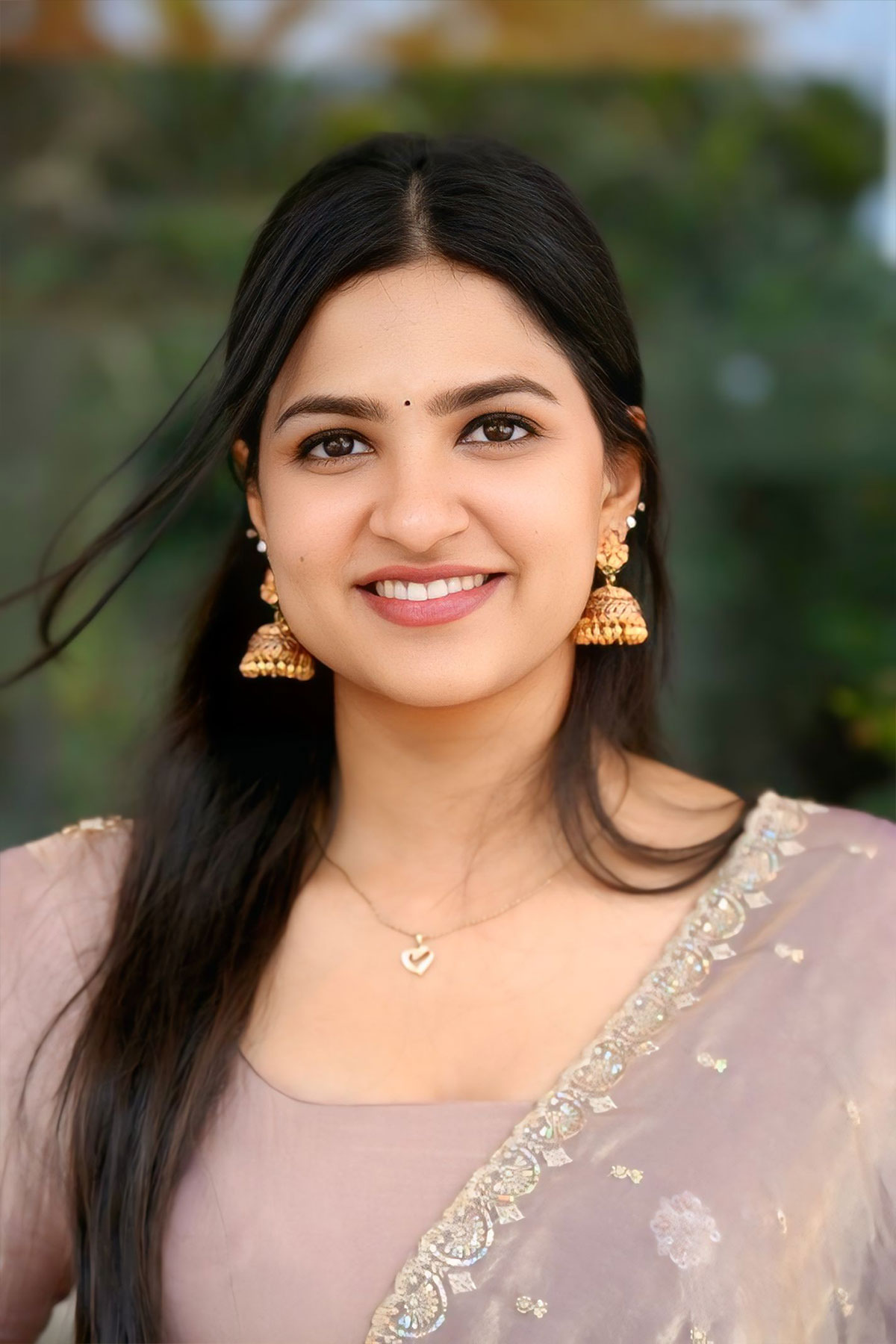 Divija Prabhakar Dazzles in Dusty Lavender Anarkali Kurta Set