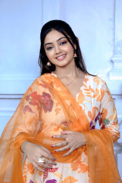 Get the Look: Divyani Mondal in Kurta Fashion at Movie Launch