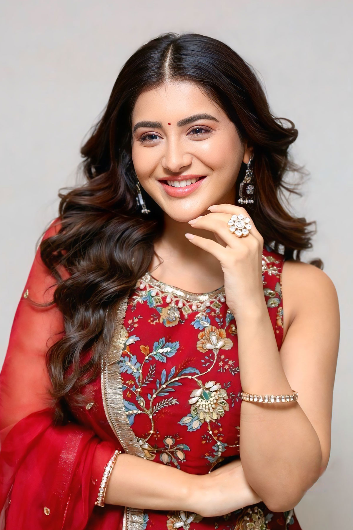 Rashi Singh Dazzles in Aliwar Floral Suit at Gossip Press Meet