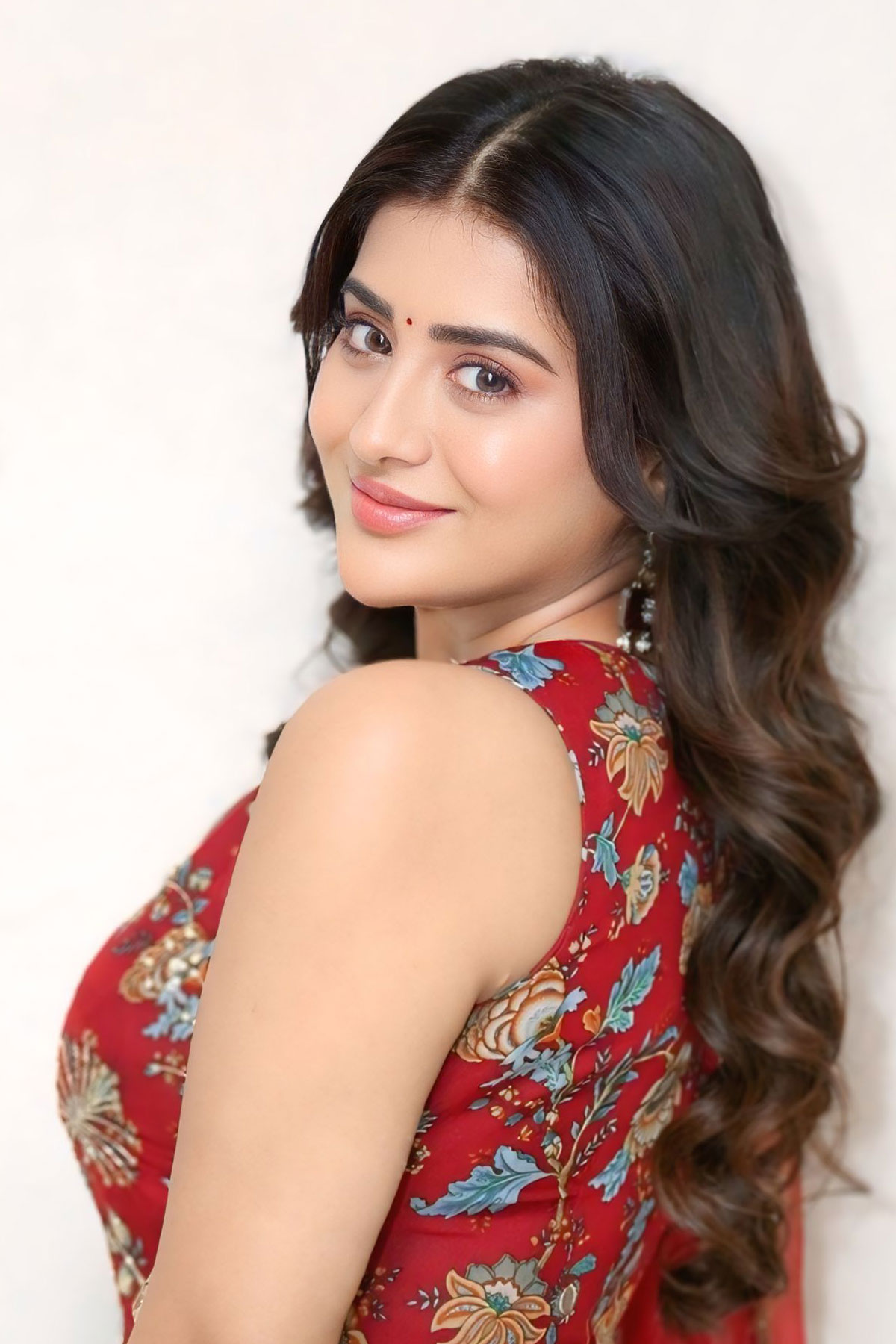 Beautiful Rashi Singh Images in Maroon Embroidered Ethnic Wear