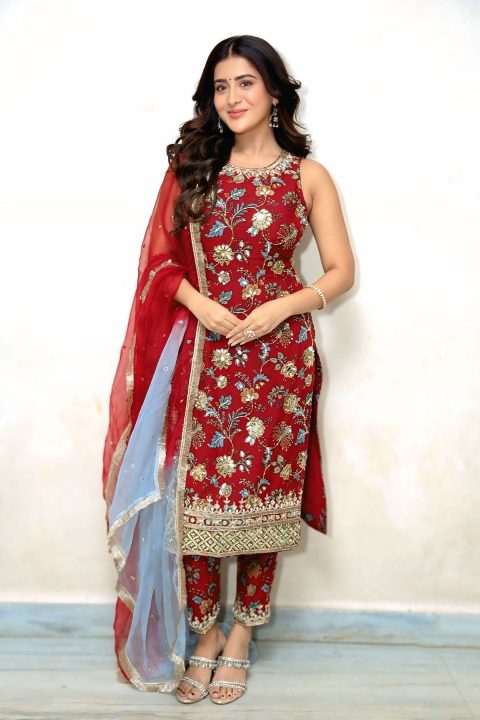 Rashi Singh Radiates Charm in Maroon Floral Suit Gallery