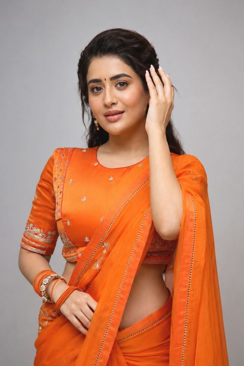 Get the Look: Rashi Singh in Vibrant Orange Saree Fashion