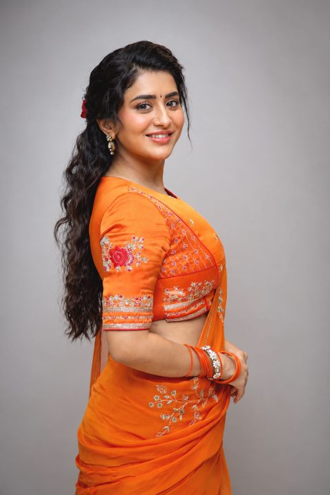 Must-See: Rashi Singh in Festive Look at Film Trailer Launch Meet