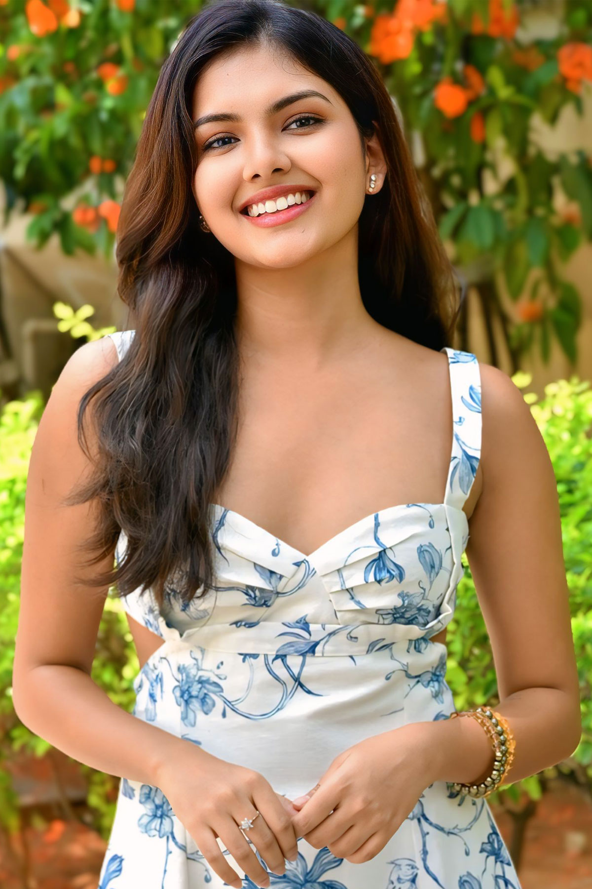 Happy Journey Teaser Launch: Roopa Srinivas Floral Maxi Photos