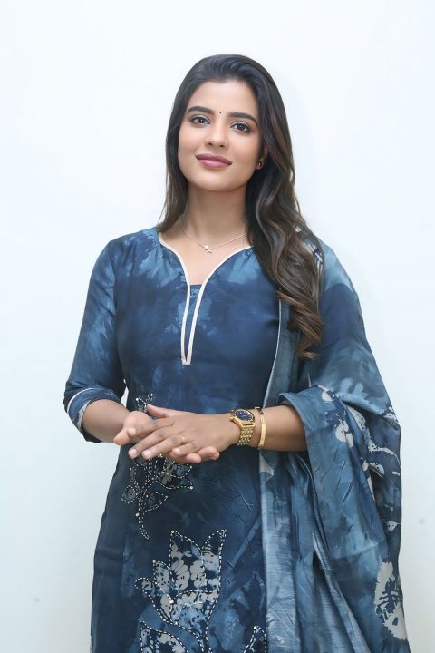 Aishwarya Rajesh Indigo Blue Ethnic Kurta Set Style