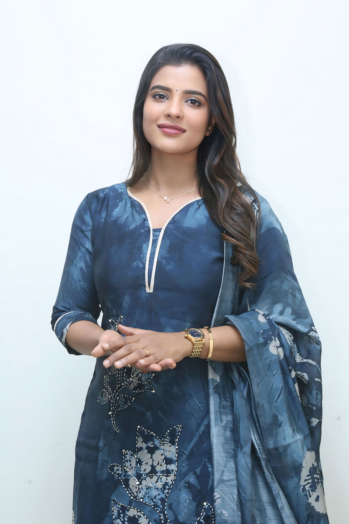 Aishwarya Rajesh Indigo Blue Ethnic Kurta Set Style