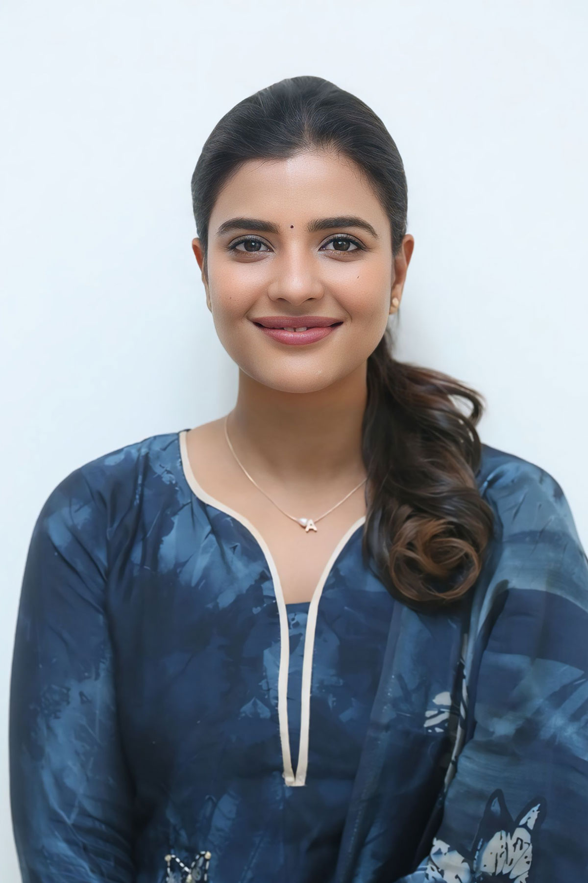 Aishwarya Rajesh Elegant Shibori Batik Ethnic Look