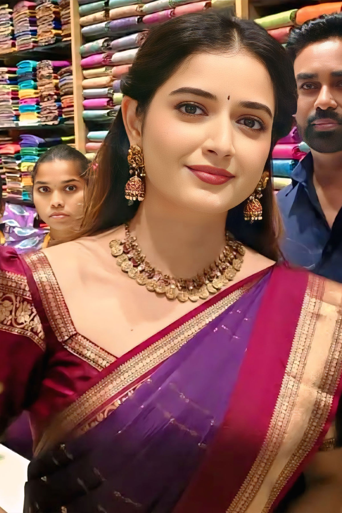 Ashika Ranganath Kasu Necklace and Silk Saree Look