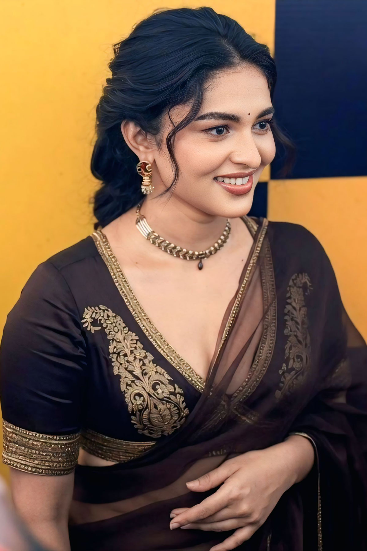 Kayadu Lohar Antique Gold Jewellery and Saree Look