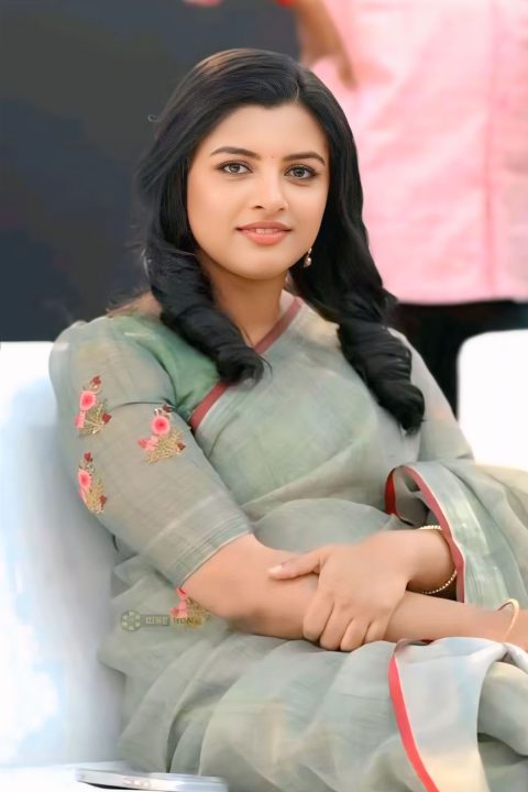 Lijomol Jose in Sage Green Linen Saree at Unmadham Launch