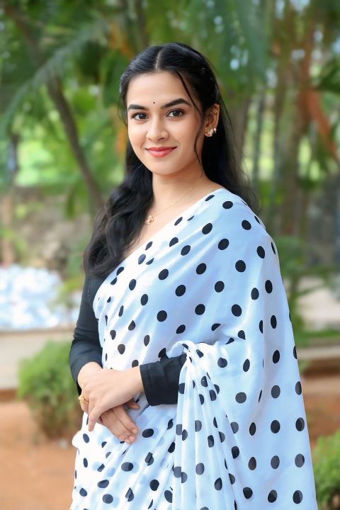 Sahithi Avancha Traditional Saree Fashion Retro Style Outfit Details