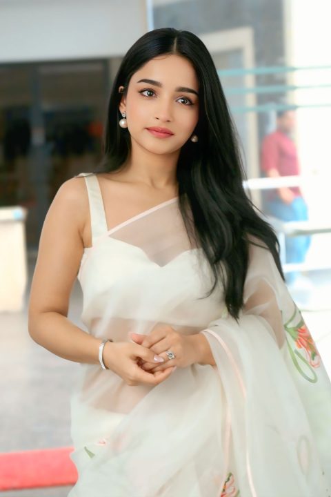 Vishakha Dhiman Beautiful Ethnic Wardrobe Movie Press Gathering