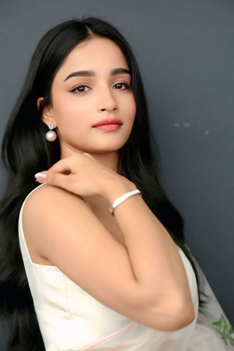 Tollywood Diva Vishakha Dhiman White Saree Raja The Raja