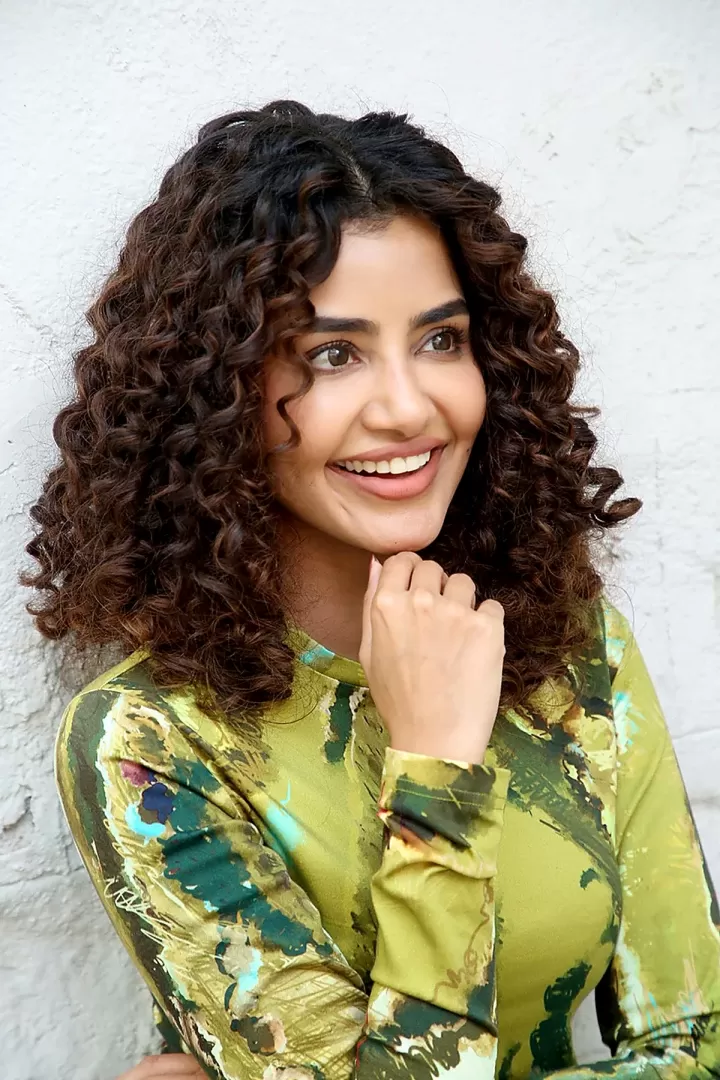 Anupama Parameswaran curly hair close up style