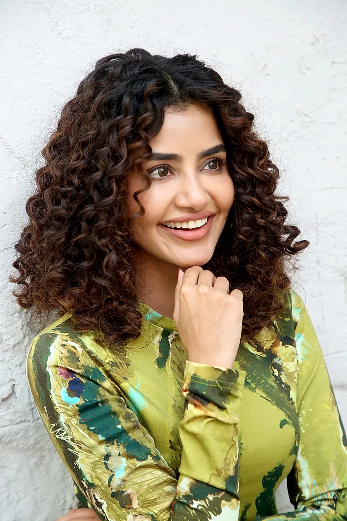 Anupama Parameswaran curly hair close up style